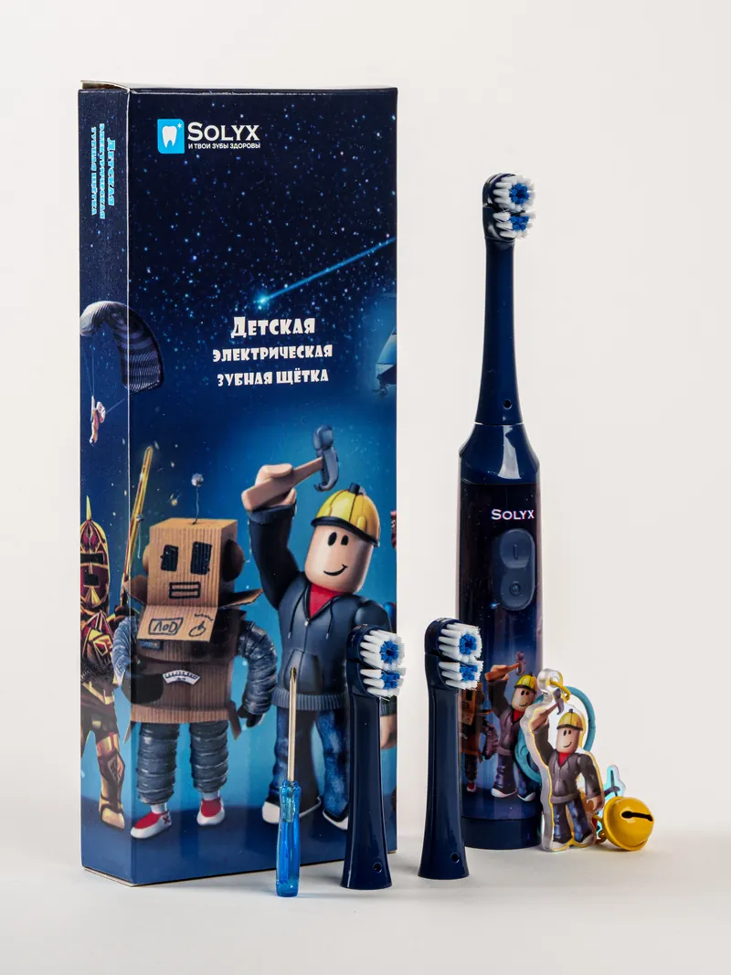 Коробка Solyx Kids Роблокс рядом со щёткой и комплектом