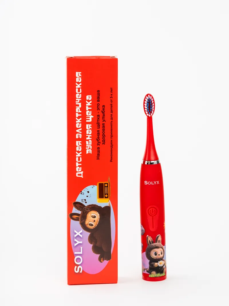 Коробка Solyx Kids Лабубу рядом со щёткой